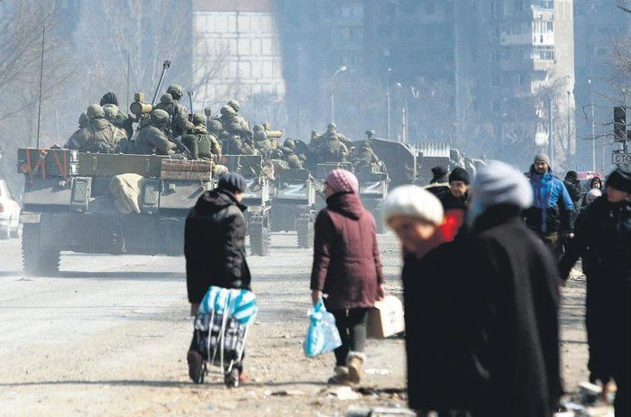 Savaşın en acı veda öpücüğü! Ruslar, hayalet şehir Mariupol’e girdi yüzlerce sivil öldürüldü