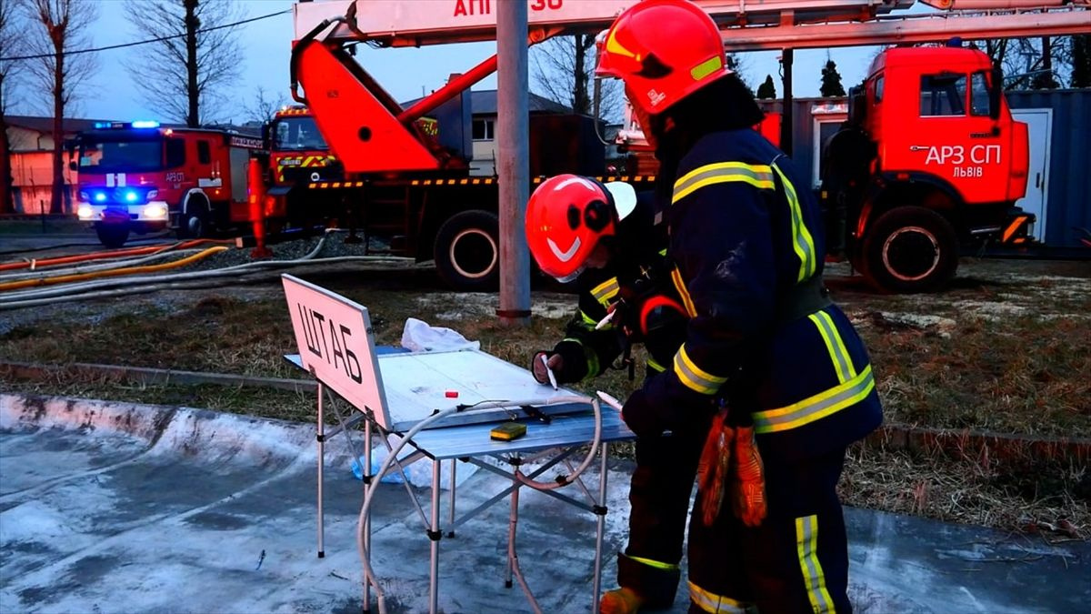 Rusya'dan Lviv'deki yakıt deposuna füze saldırısı
