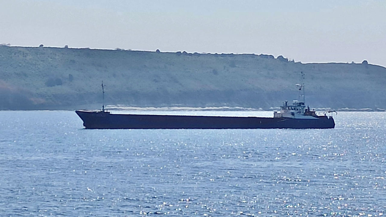 Çanakkale Boğazı'nda yük gemisi karaya oturdu