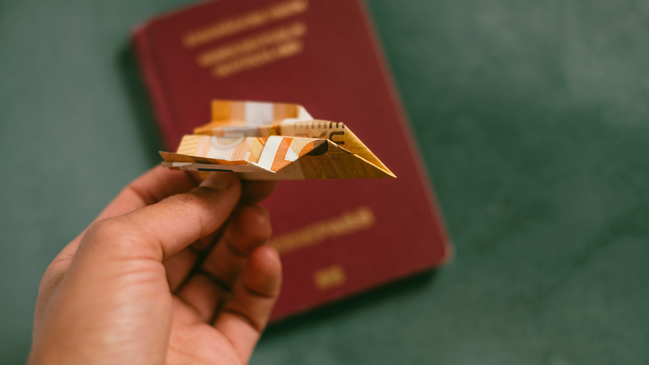 Avrupa Birliği bazı Ruslara ve Belaruslulara verilen altın pasaportların peşine düştü