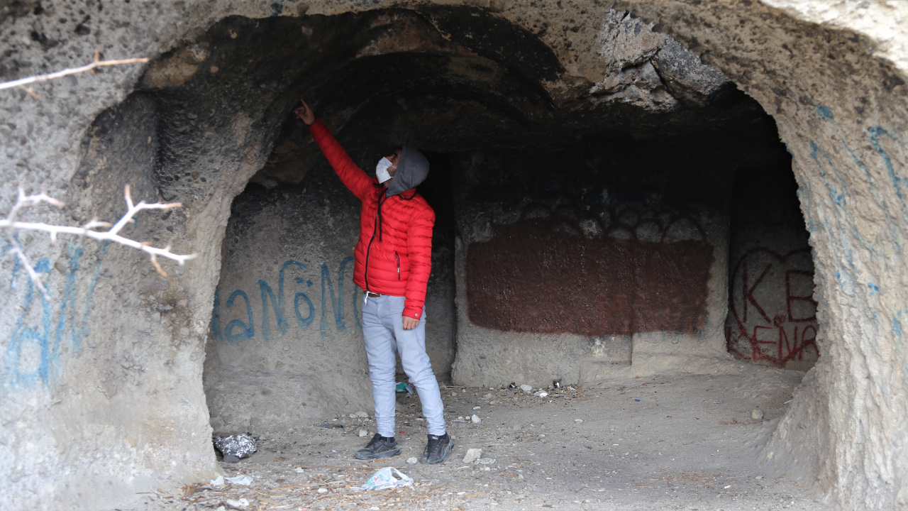 Çankırı'da 1500 yıllık tarihi mezarlarda pes dedirten görüntü! Duvarları gören şaştı kaldı