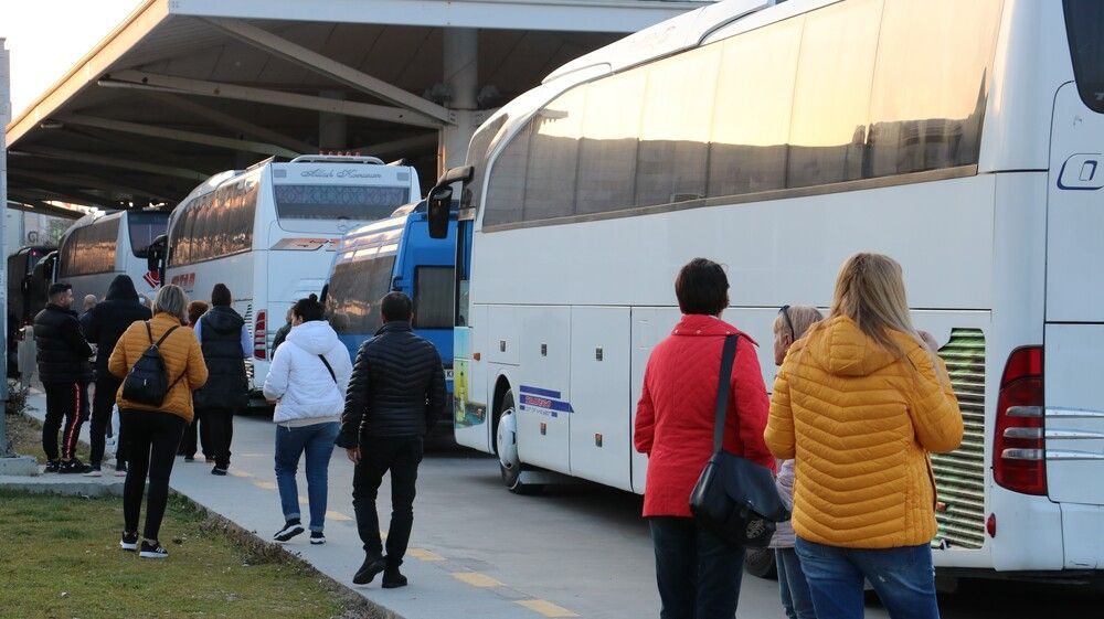 Zamlar Bulgarları da vurdu! Edirne'de dönüşü metrelerce kuyruk oluştu: Eskiden daha uygundu