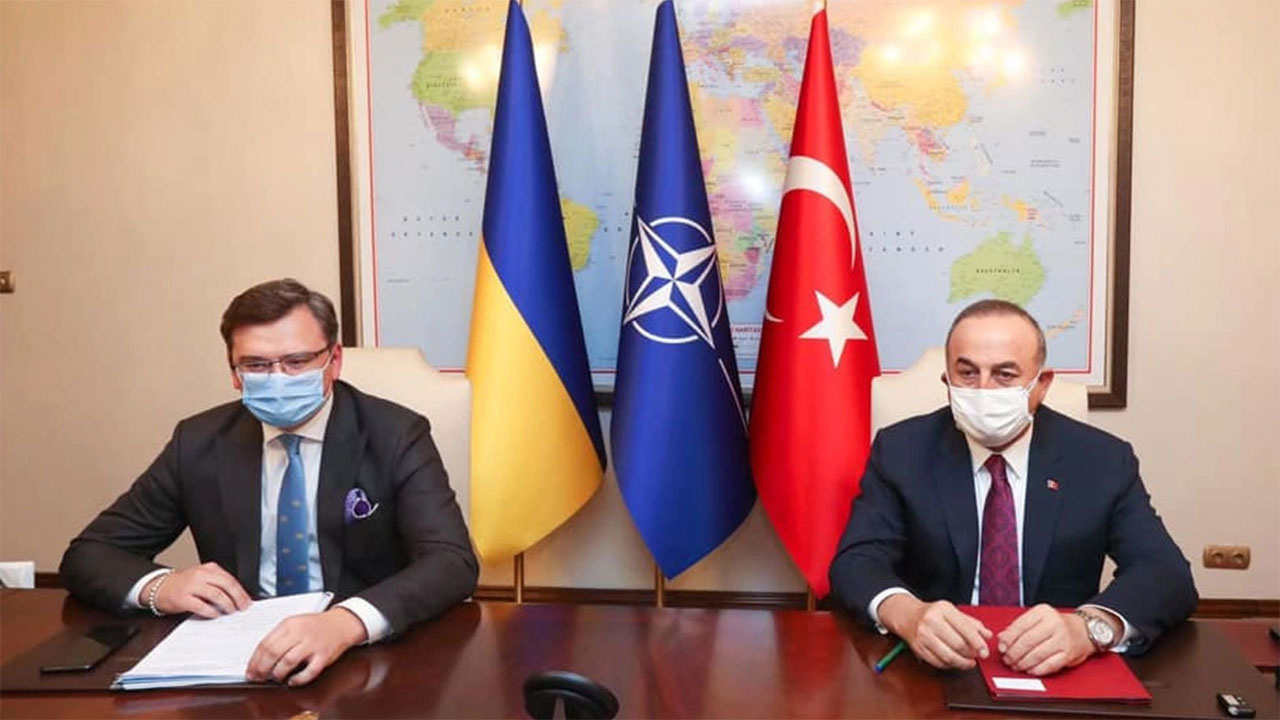 Türkiye zirvesi öncesi Çavuşoğlu ile Ukrayna Dışişleri Bakanı Kuleba görüştü