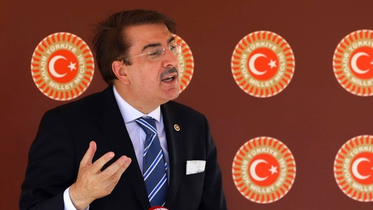 AK Parti'den Karamollaoğlu'na 'Erbakan hocamız kesinlikle CHP ile birlikte olurdu' tepkisi