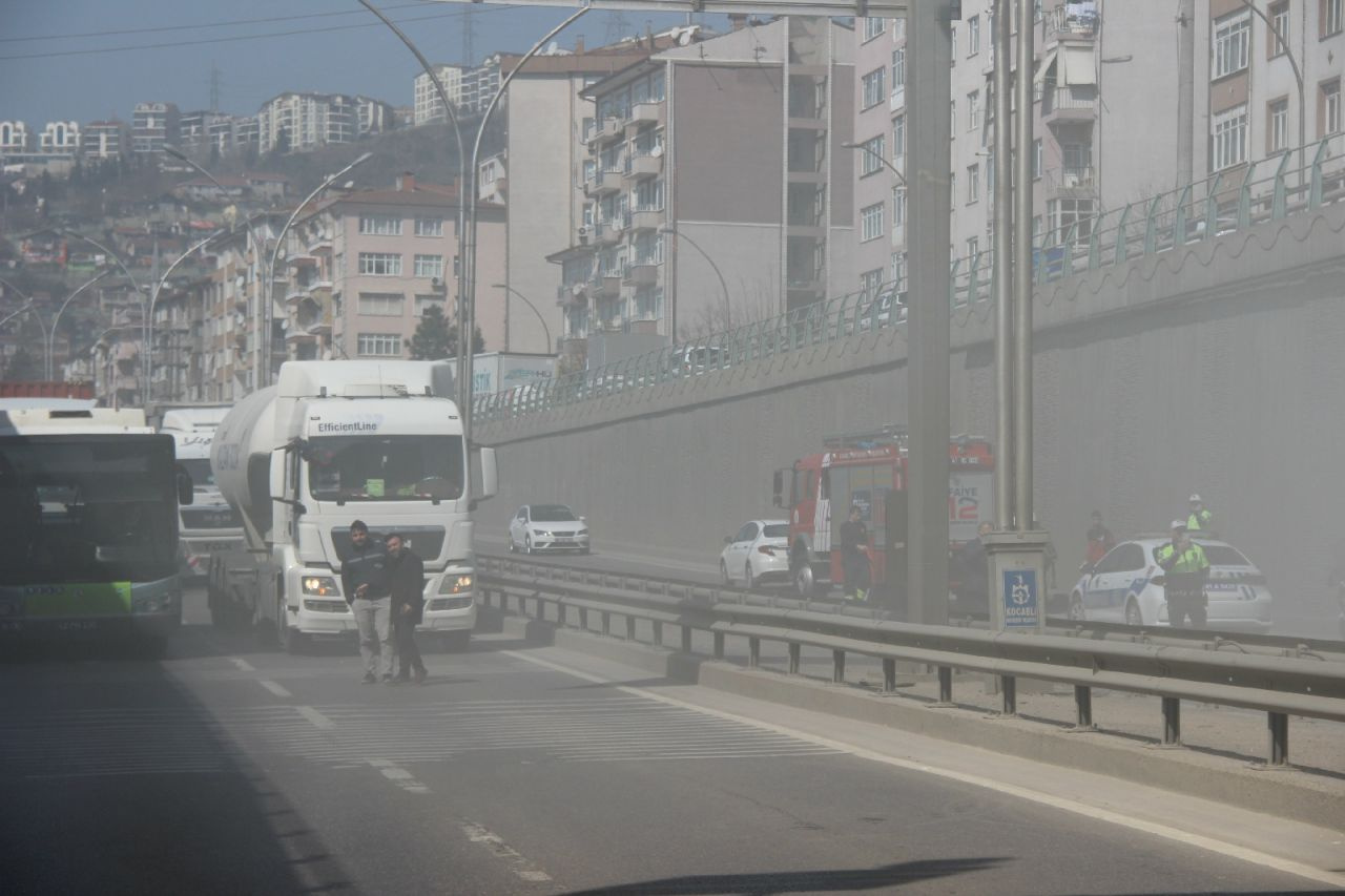 Kocaeli'de şaşkına çeviren görüntü! İlaç tünele dolunca ulaşım durdu