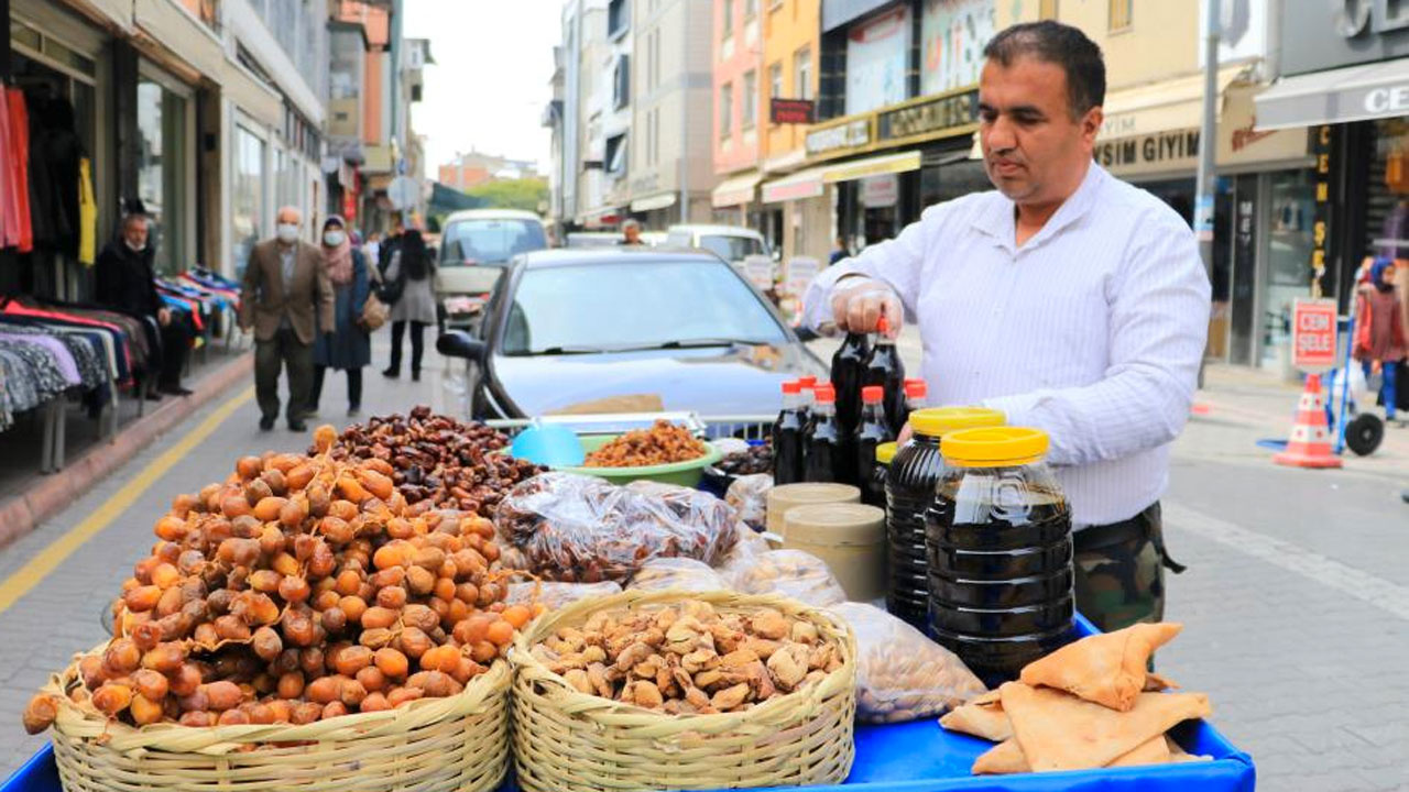 Adana'da Ahmet Davutoğlu'na 'hainsin' diyen esnaf konuştu