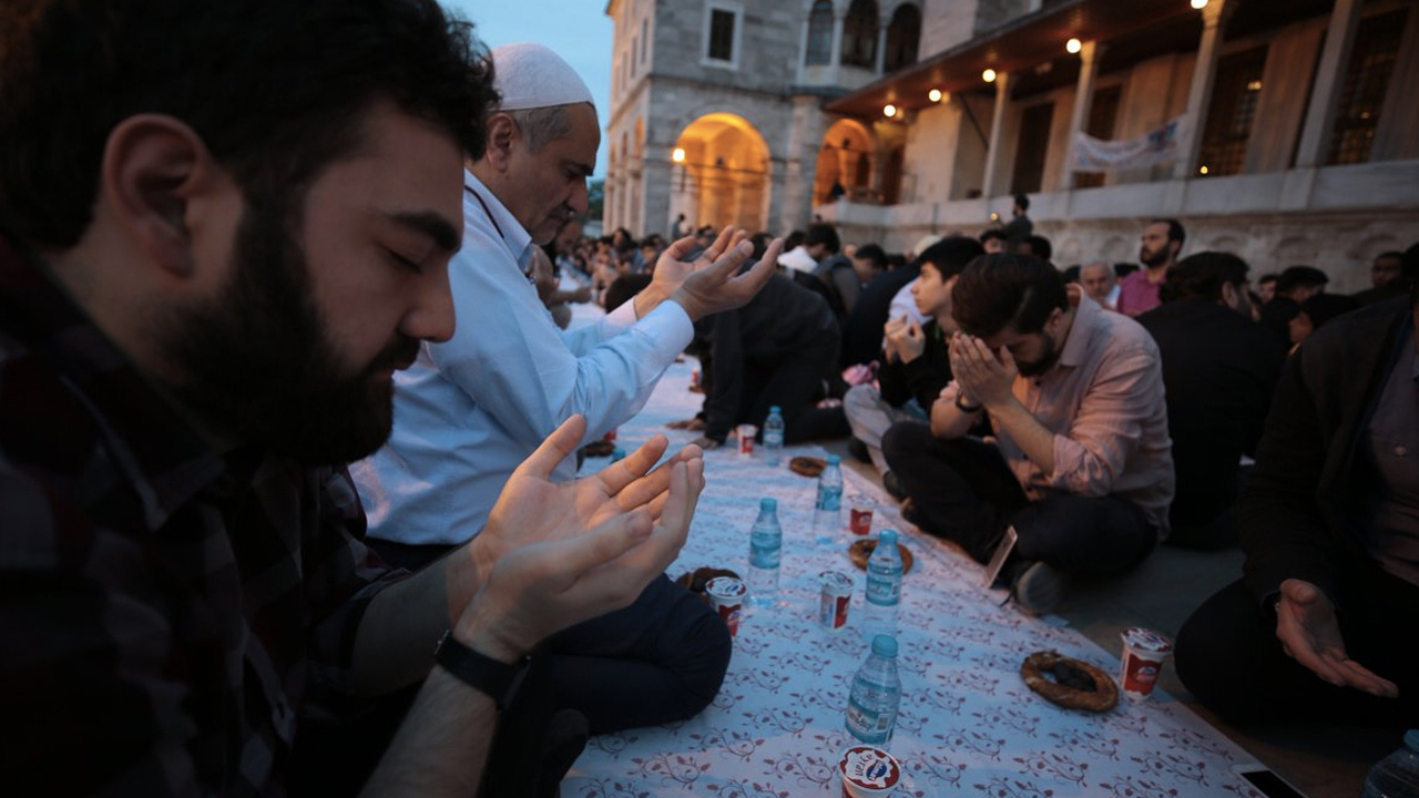 Oruç hangi gün başlıyor Ramazan'ı oruçlu karşılamak gerekir mi Diyanet