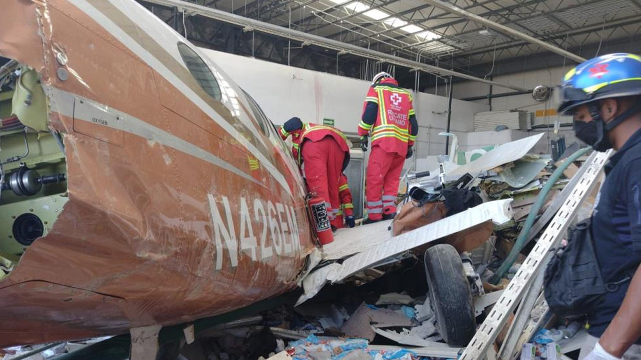 Uçak süpermarketin üzerine düştü! Meksika'da yaşandı: 3 ölü 5 yaralı