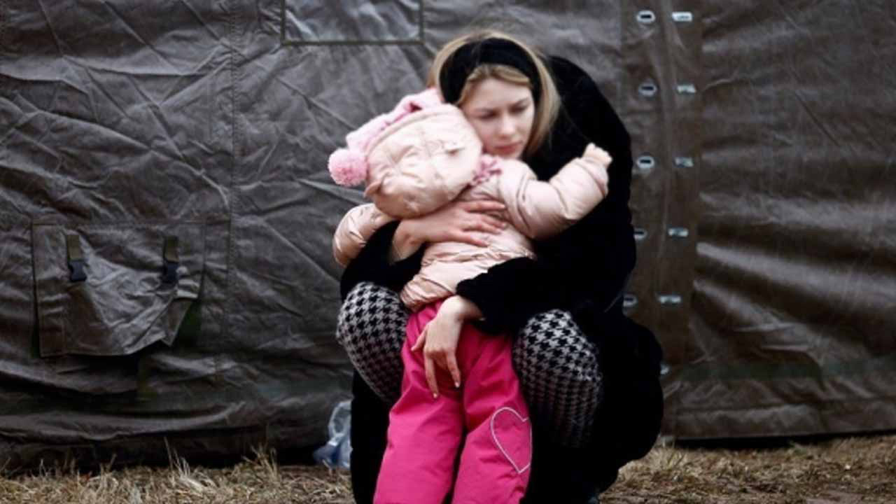 Ukraynalı kadınlar çocuklarının gözü önünde Rus askerleri tarafından tecavüze uğruyor! Savaşın dehşet yüzü!