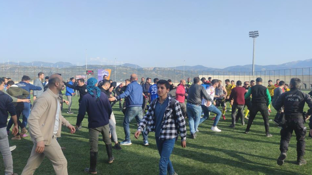 Hatay'da futbol maçında ortalık karıştı! Yumruklarla birbirine girdiler