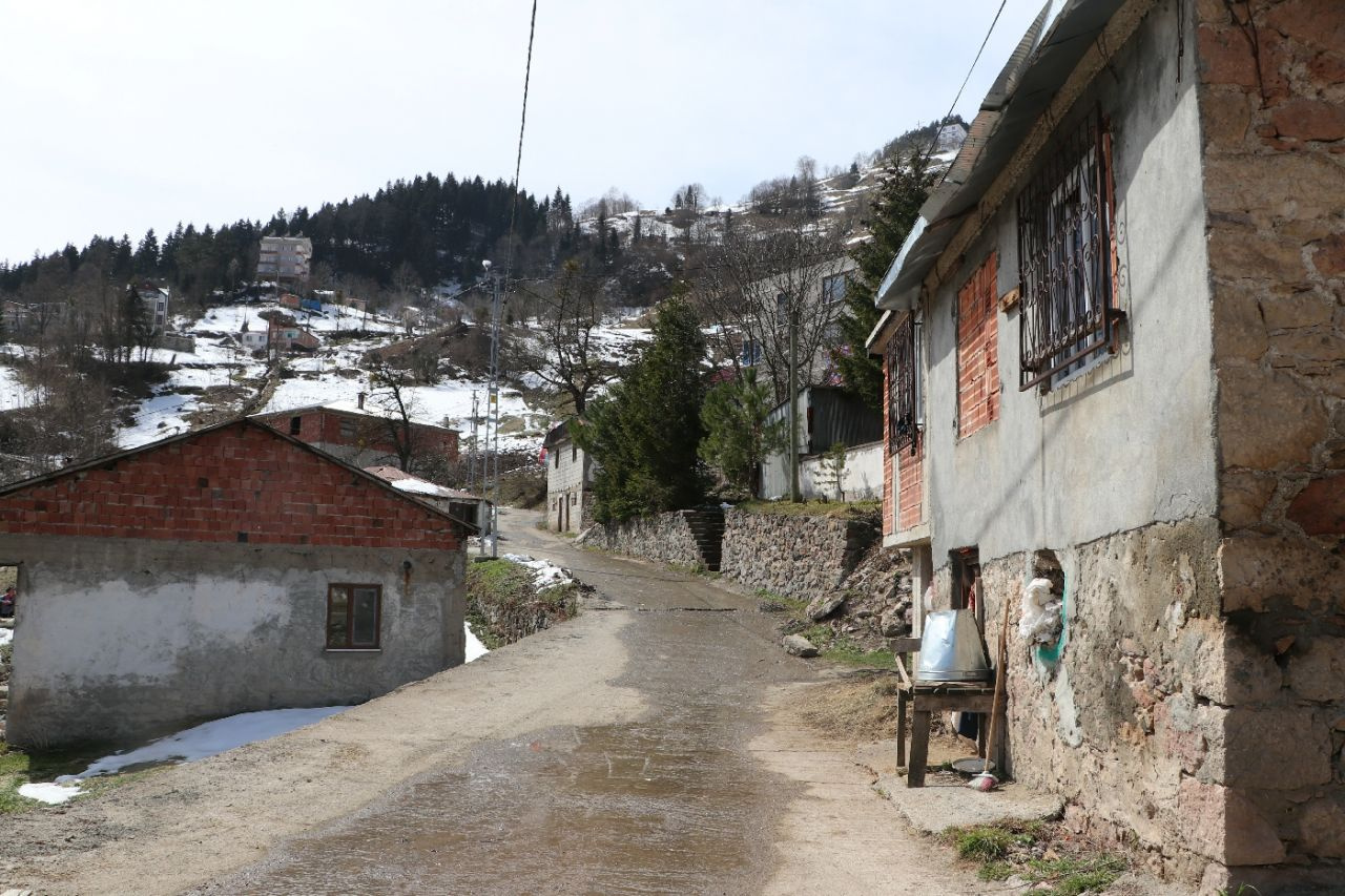 Trabzon'da heyelan kabusu! Onlarca ev boşaltıldı
