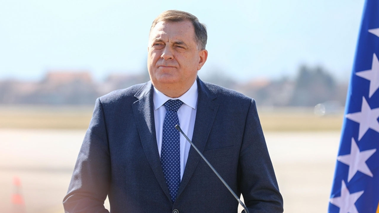 Bosnalı Sırp lider Dodik'ten Sırbistan Cumhurbaşkanı Vucic'e seçim desteği mektubu