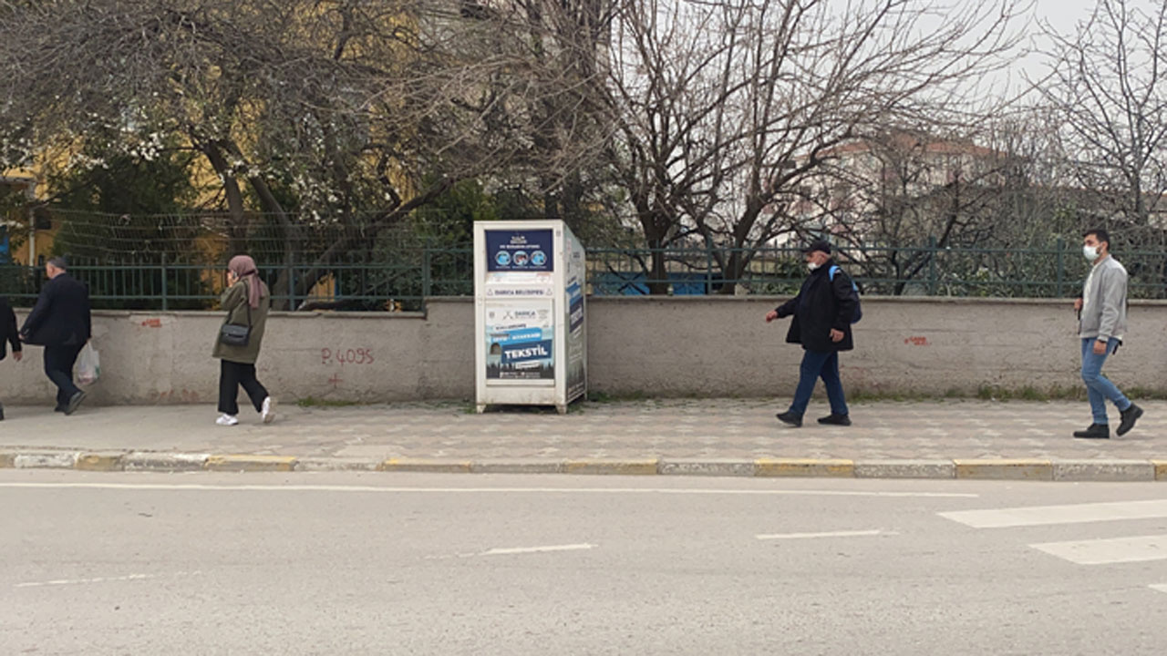 Darıca'da görenler şaşkına döndü çocuğu kumbaranın içine soktu