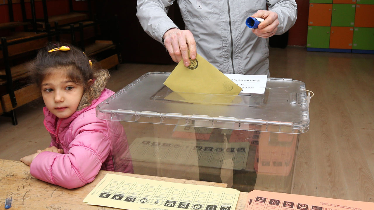 AK Parti oylarında 3 puanlık artış Metropoll son seçim anketini açıkladı
