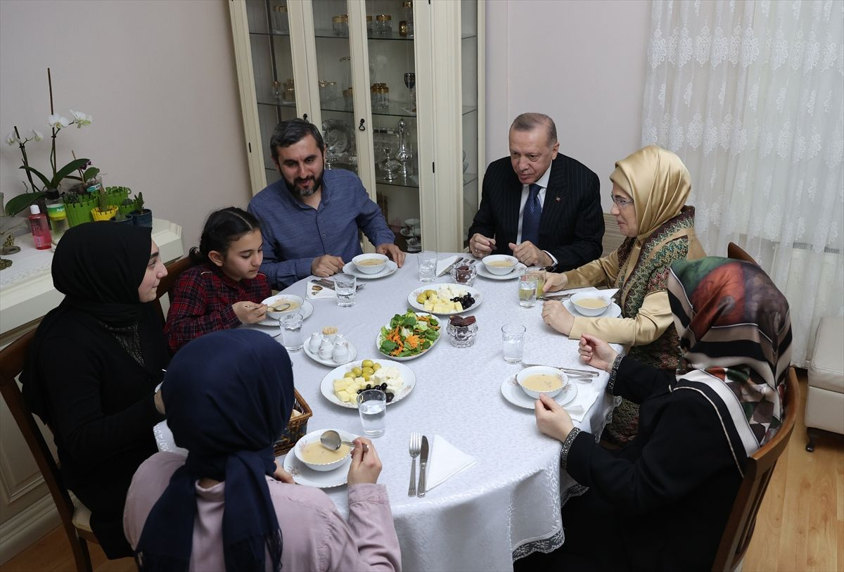 Cumhurbaşkanı Erdoğan'ı iftarda evinde ağırlayan Ersin Kılıçaslan: "Aile ziyareti gibi oldu"