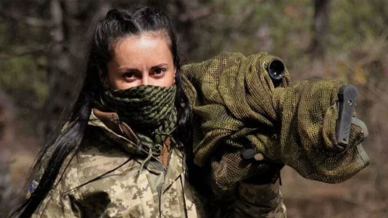 Ukrayna'nın 'Ölüm Leydisi'! 'Kömür' kod adlı kadın keskin nişancı Rus askerlerinin belası oldu