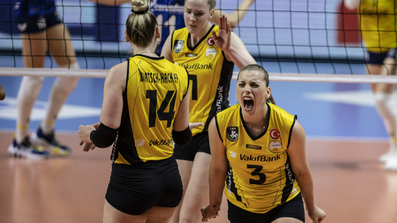 CEV Şampiyonlar Ligi'nde Fenerbahçe'yi altın setle geçen VakıfBank finale çıktı