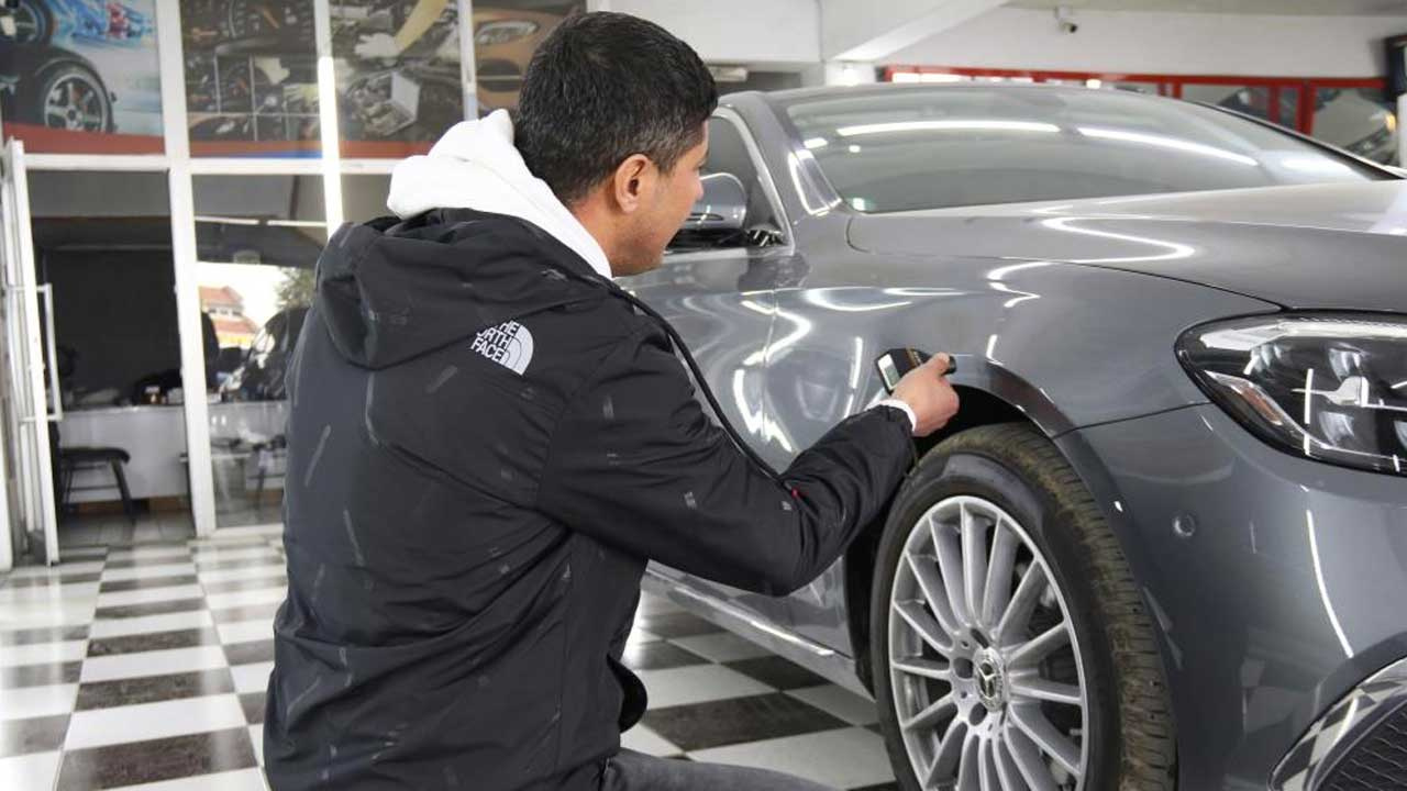 2 milyonluk sıfır Mercedes aldı otomobilini ekspere götürünce hayatının şokunu yaşadı