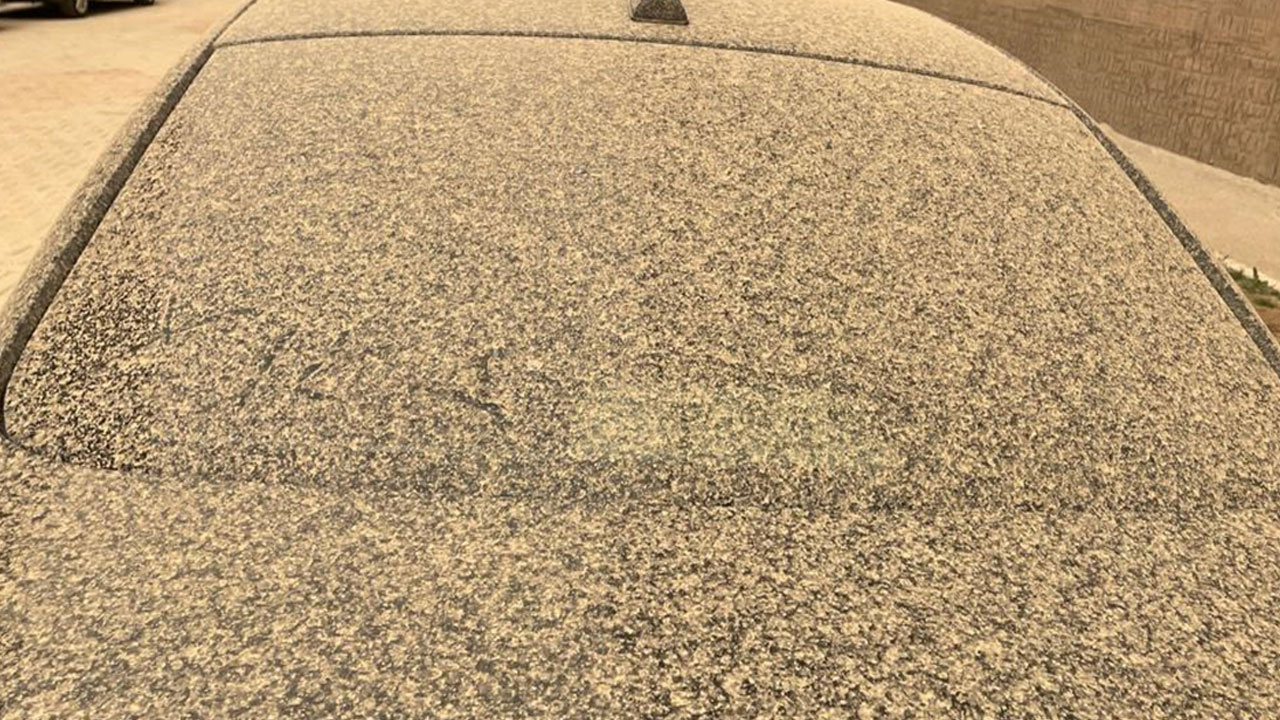Tufan gibi çamur yağıyor! Meteoroloji Profesörü Orhan Şen içinde bakteri ve mantar var diyor