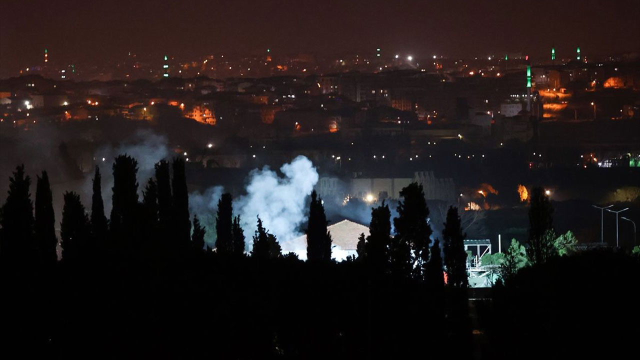 Tuzla Piyade Okulu'nda patlama sonrası yangın çıktı! Patlama sesi İstanbul'un bir çok yerinden duyuldu