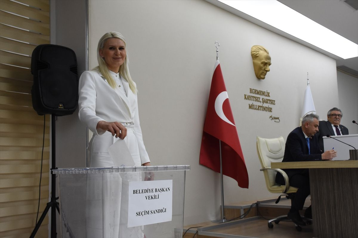 Bilecik Belediye Başkanlığını CHP'li isim kazandı! Melek Mızrak Subaşı kimdir eşi ve çocukları