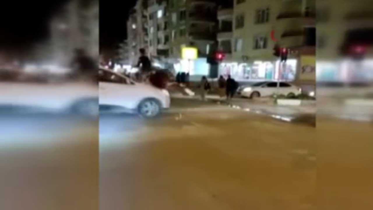 Hatay'da at ile video çekerken arabayla çarpıştı