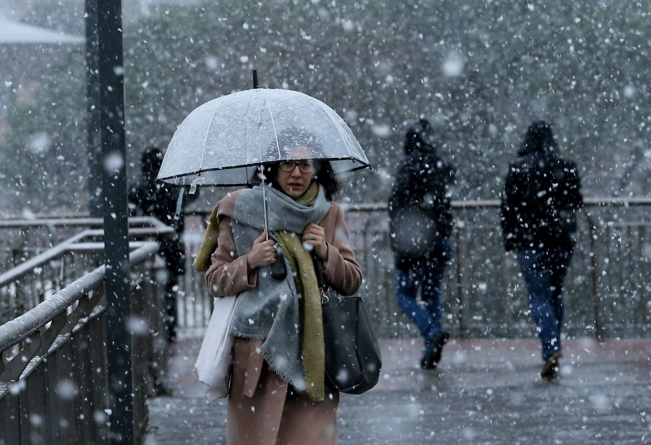 Çok fena vuracak Meteoroloji kar ve sağanak için uyardı İstanbul, Bolu, Trabzon, Antalya, İzmir...