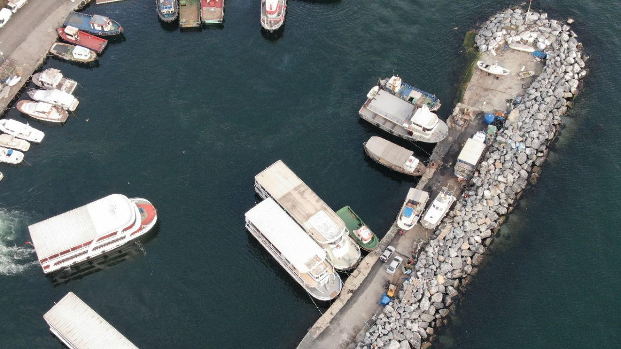 İstanbul Kartal'da korkutan görüntü denizde çöp dağları oluştu