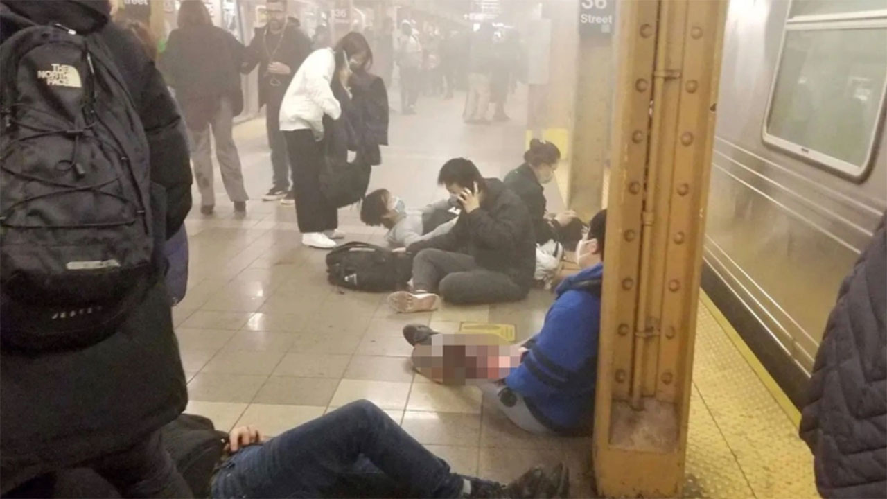 New York metrosuna silahlı saldırı! Önüne geleni vurdu 10'dan fazla kişi yaralandı