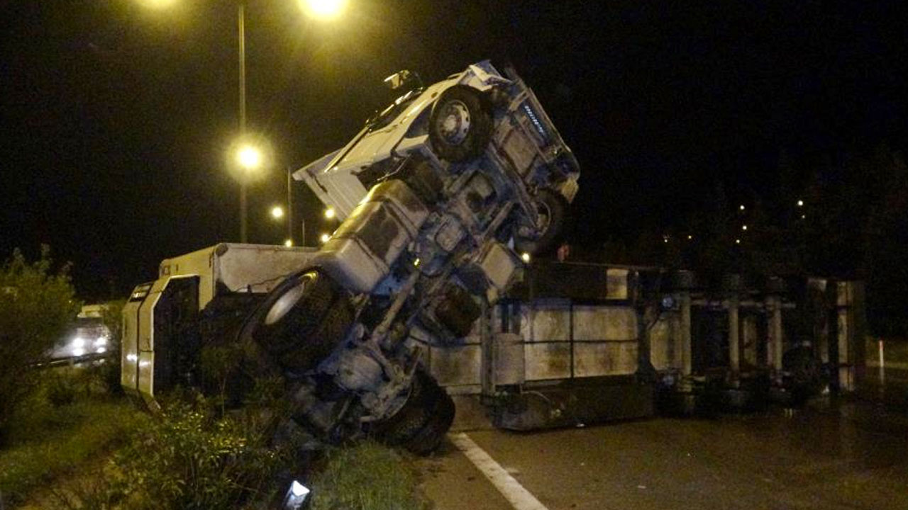 Osmaniye'de otoyolda zincirleme kaza: 3'ü polis 5 yaralı