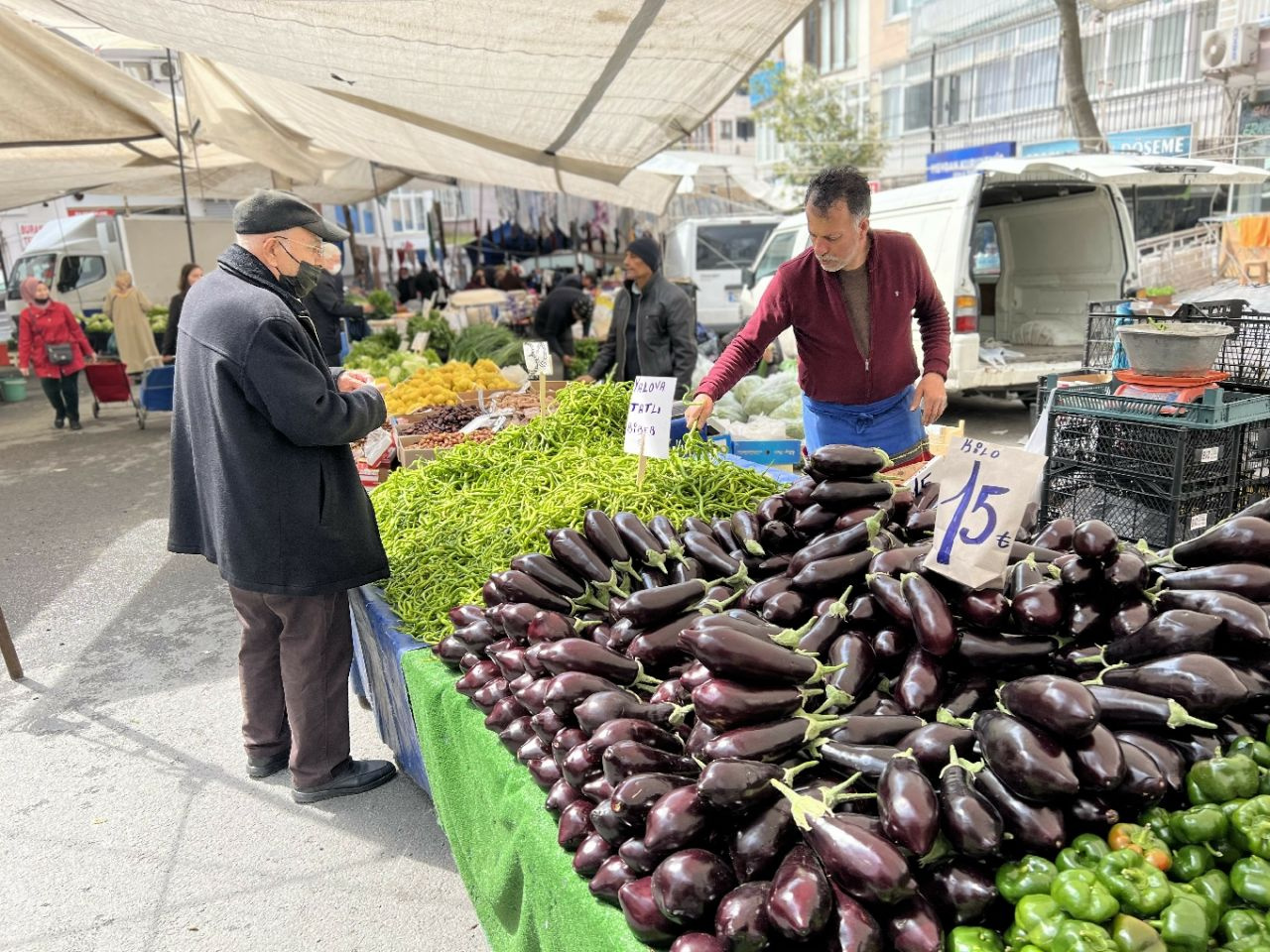 İstanbul semt pazarlarında fiyatlar yarı yarıya düştü