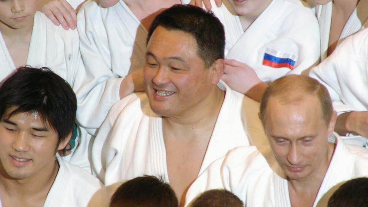 Putin'e bir darbe de judo dostundan geldi: Korkak!