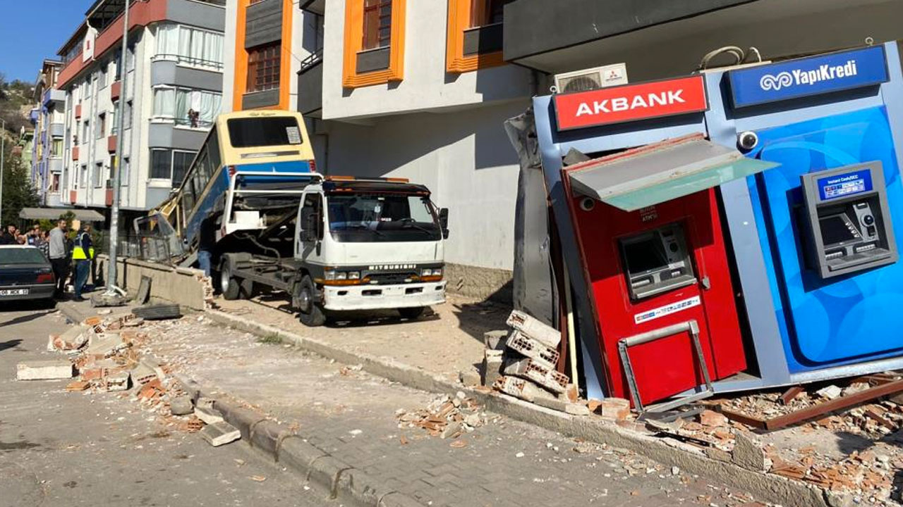 Ankara'da freni patlayan dolmuş ortalığı savaş alanına çevirdi