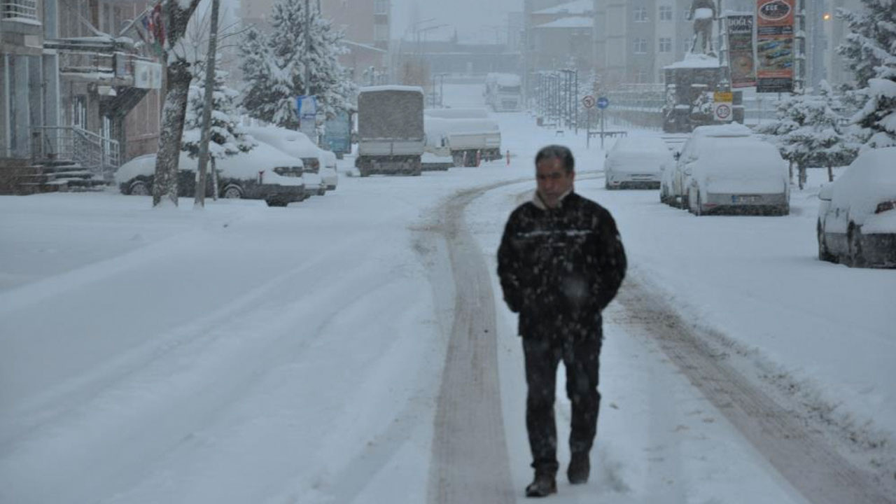 Kars şehir merkezinde kar kalınlığı 20 santimetreyi geçti 331 yerleşim yerine ulaşım sağlanamyor