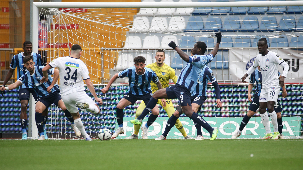 Kasımpaşa konuk ettiği Adana Demirspor'u farklı geçti