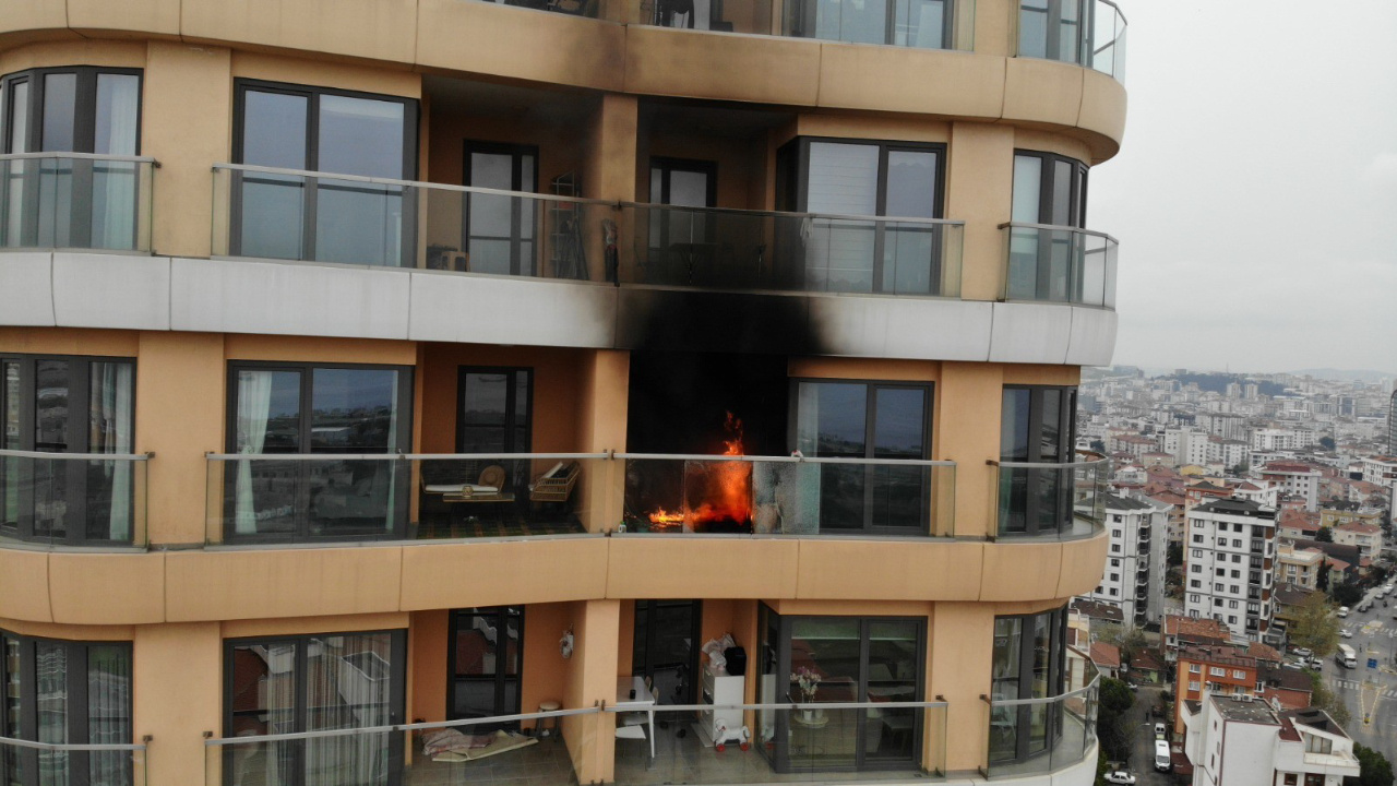 İstanbul'da 34 katlı rezidansı 21'inci katı alev alev yandı korku dolu o anlar görüntülendi