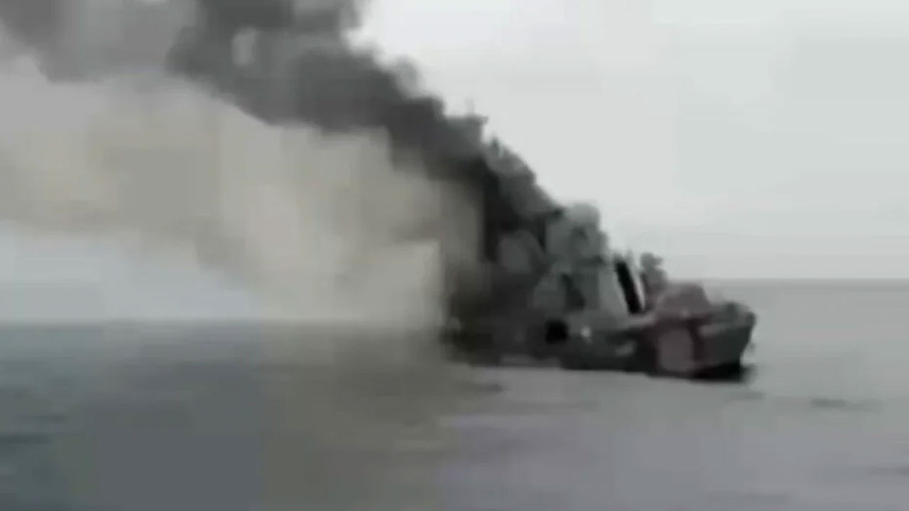 Karadeniz'de batan Rus gemisini füze mi yangın mı batırdı yeni fotoğraflar gerçeği ortaya çıkardı