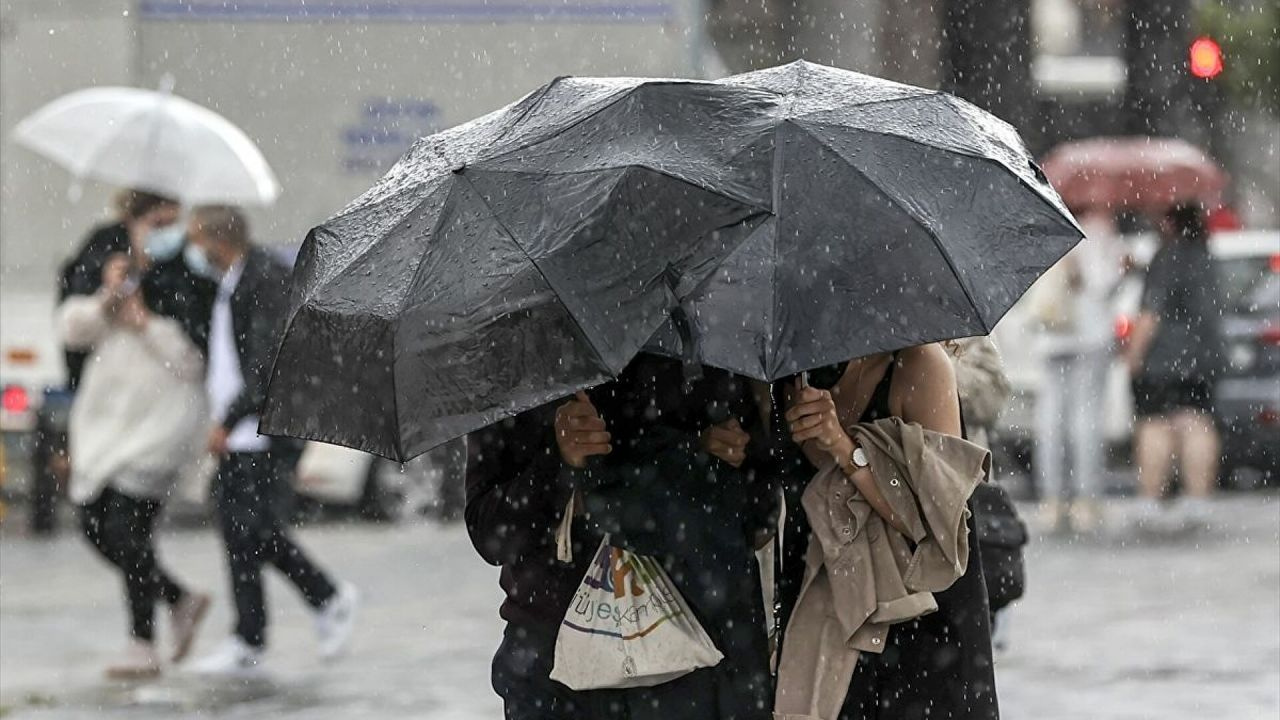 Kar İstanbul'a dayandı fena geliyor! Sıcaklık 15 derece birden düştü Meteoroloji 43 ilde alarm verdi: Ankara Konya Eskişehir