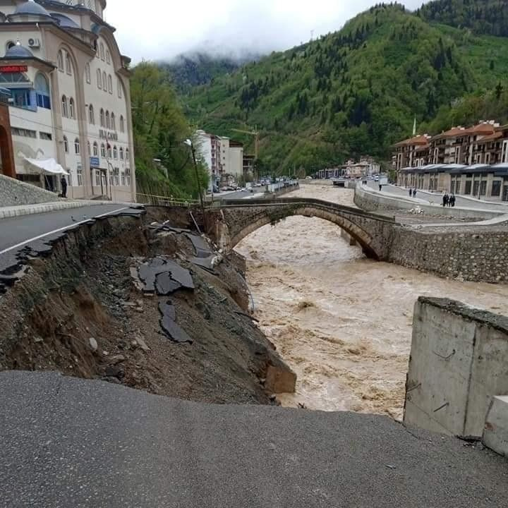 Akıllanmıyoruz! Giresun'da yeni sel felaketi! Selin yıktığı Dereli'nin yolu 3 ayda çöktü