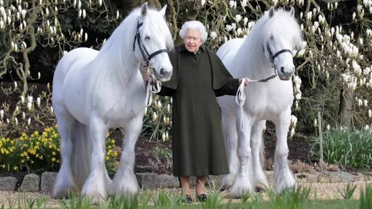 Kraliçe 2. Elizabeth 96 yaşına girdi tahtta 70 yıl!