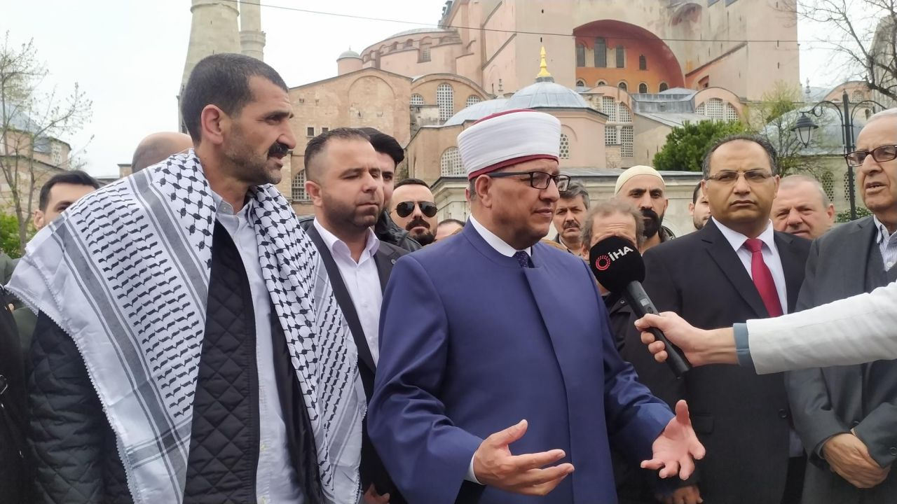 Ayasofya Camisi'nde bir ilk yaşandı: Cumayı Filistin'den bir isim kıldırdı