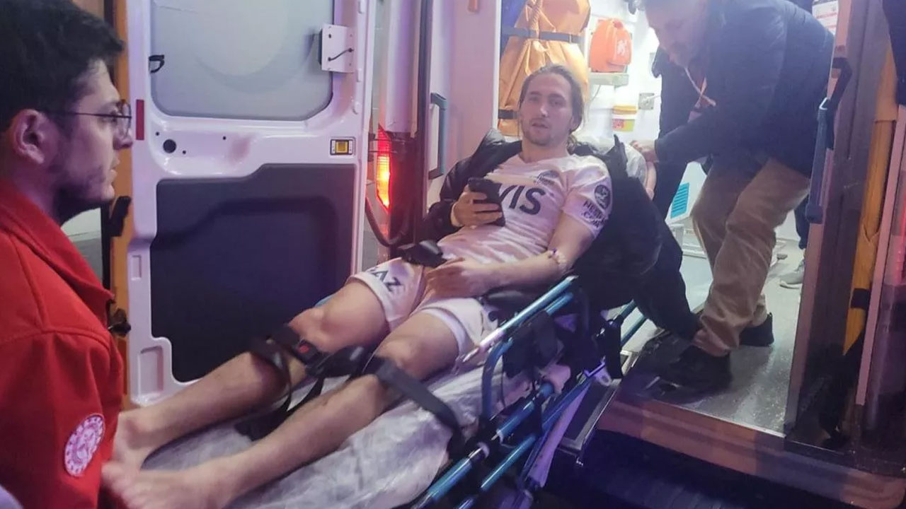 Fenerbahçe'de sakatlık şoku! Hastaneye kaldırıldı