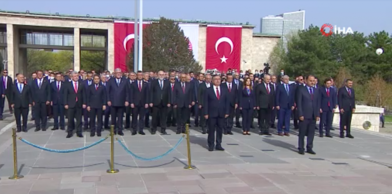 23 Nisan kutlamaları başladı Devlet Erkanı Anıtkabir'e çıktı iki yılın ardından ilk...