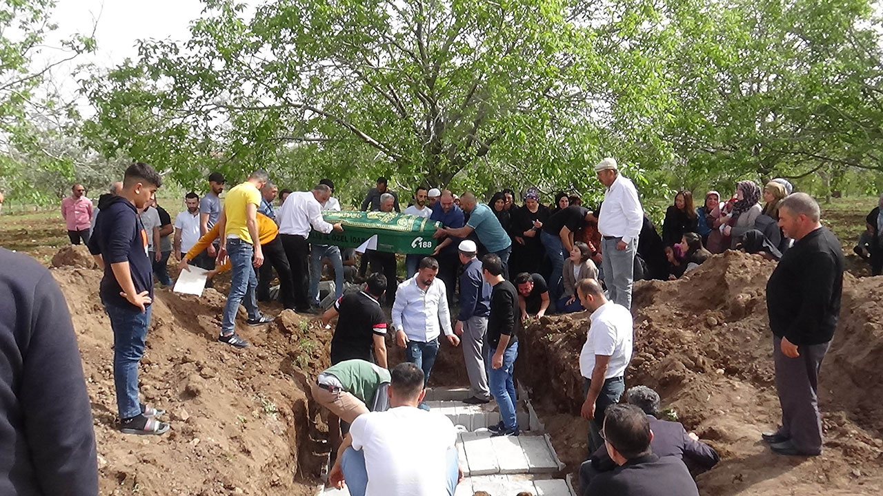 Kilis'te korkunç kaza! Aynı aileden 4 kişi öldü yan yana mezarlara gömüldüler