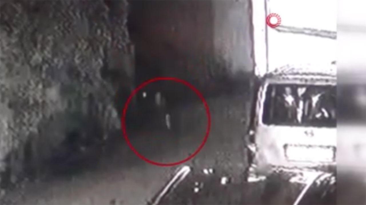 İstanbul'da polis şehit oldu! Yakalamak istediği şahs kafasına cisim atıp 2. kattan düşürdü o anın vudeosu