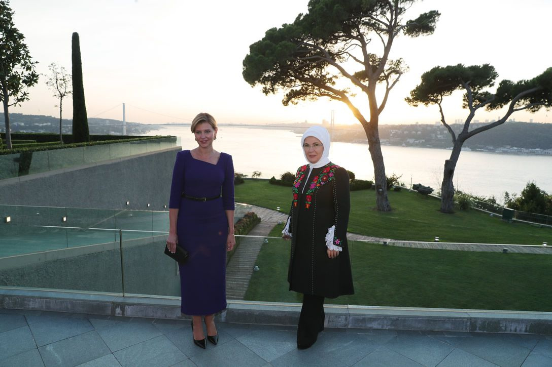 Ukrayna lideri Zelenski'nin eşi Olena Zelenka: Emine Erdoğan'dan yardım istedim