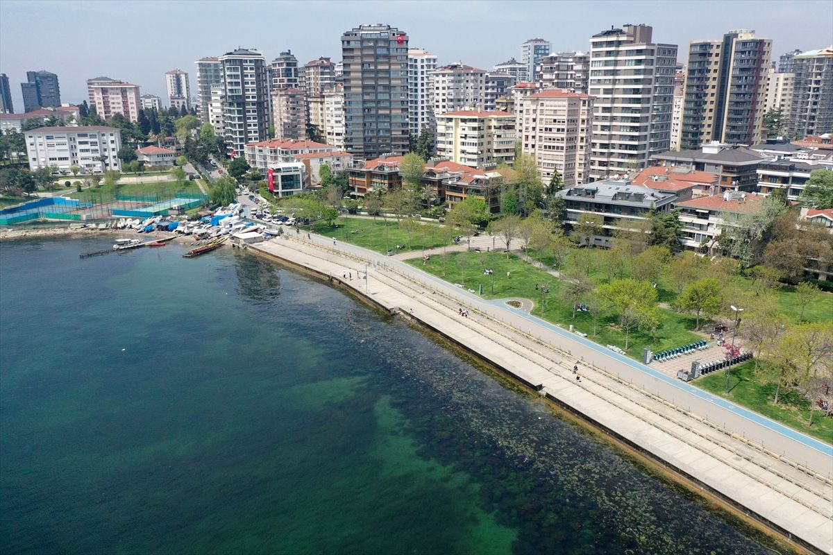 Havalar ısındı kabus yeniden hortladı! İstanbul sahillerinin haline bakın