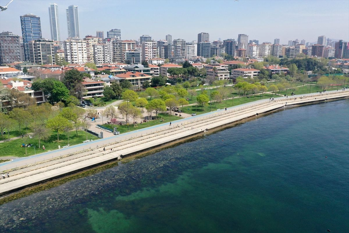 Havalar ısındı kabus yeniden hortladı! İstanbul sahillerinin haline bakın