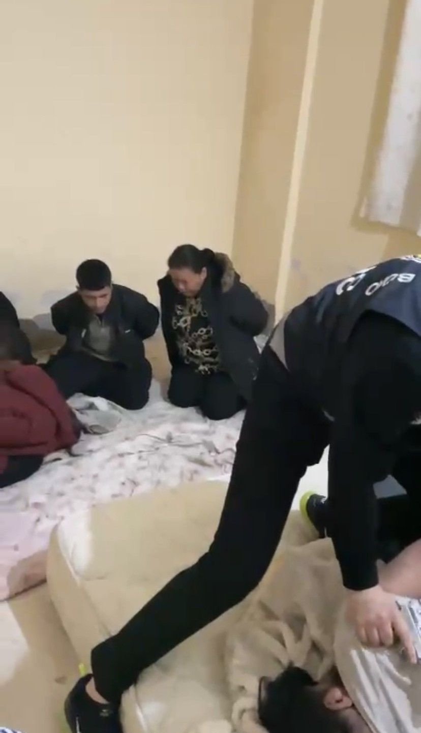 İstanbul'da 6 Pakistanlı Nepalli 4 turisti kaçırıp başımıza çete kesildi! Bugün polis işkence evini buldu