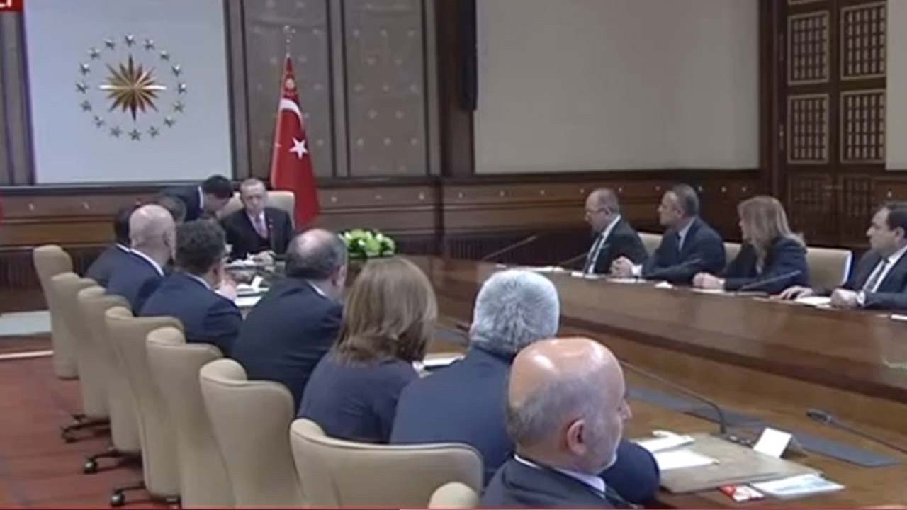Cumhurbaşkanı Erdoğan konuşurken yayın gitti: Bu canlı yayın konuşmanız değil aslında